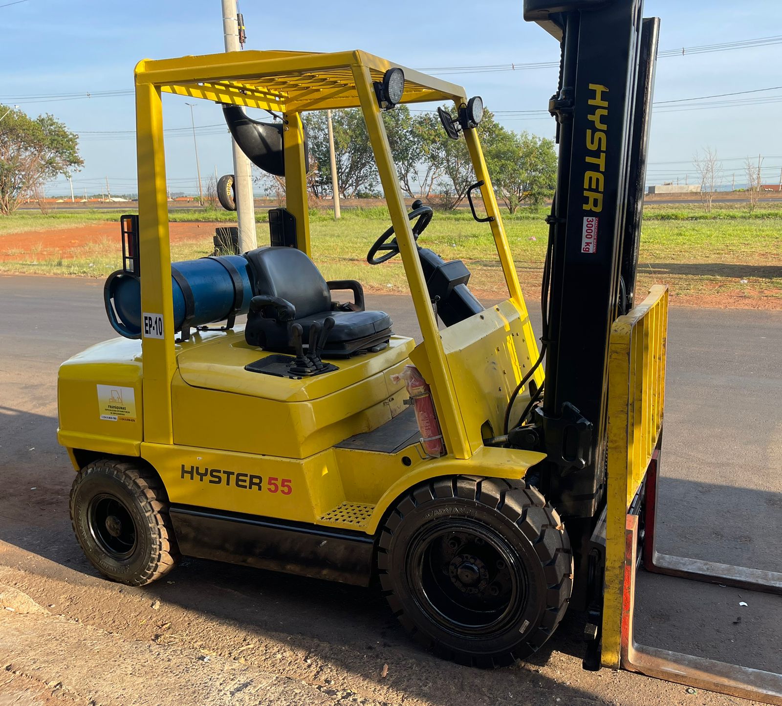 Empilhadeira Hyster 55 a gás com capacidade de 3000 kg